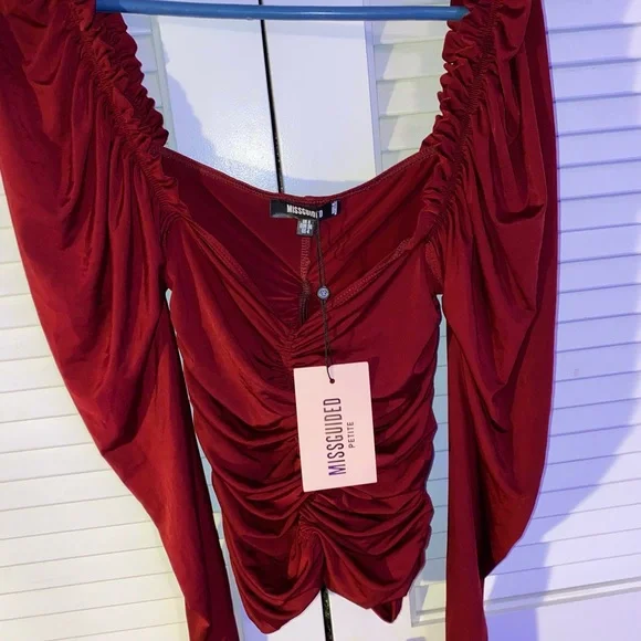 Missguided- Slinky ruched front milkmaid top - Picture 1 of 3